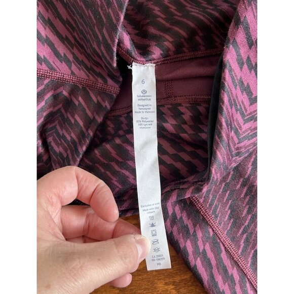 Lululemon Wunder Under Cropped Leggings Burgundy Geometric Pattern Size 6 - Picture 4 of 7